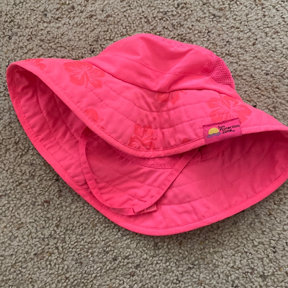 Bucket hat